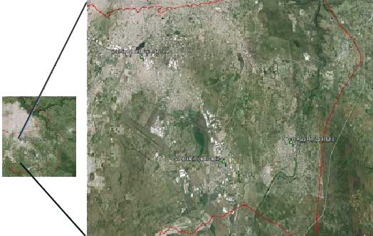 Delimitación de la zona del POFA dentro de la Ciudad de Guadalajara y ubicación de los sitios de muestreo para partículas y monitoreo de gases contaminantes en aire ambiente. La línea roja continua indica la extensión del POFA. Tomado y modificado de Google Maps